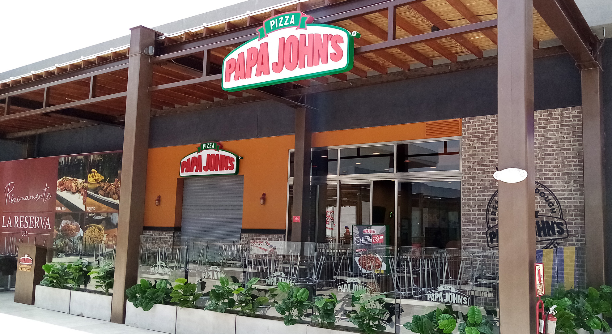 Imagen de uno de nuestros letreros en un local de Popeyes